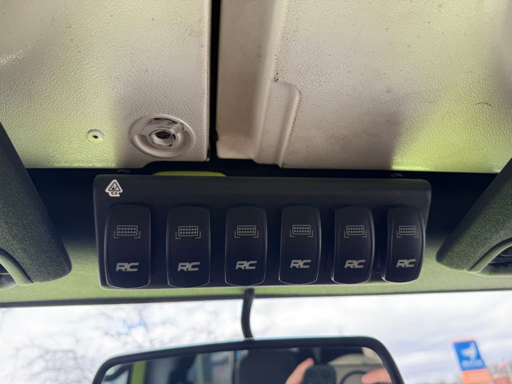 Used 2016 Jeep Wrangler Unlimited Rubicon w/ Connectivity Group image 15