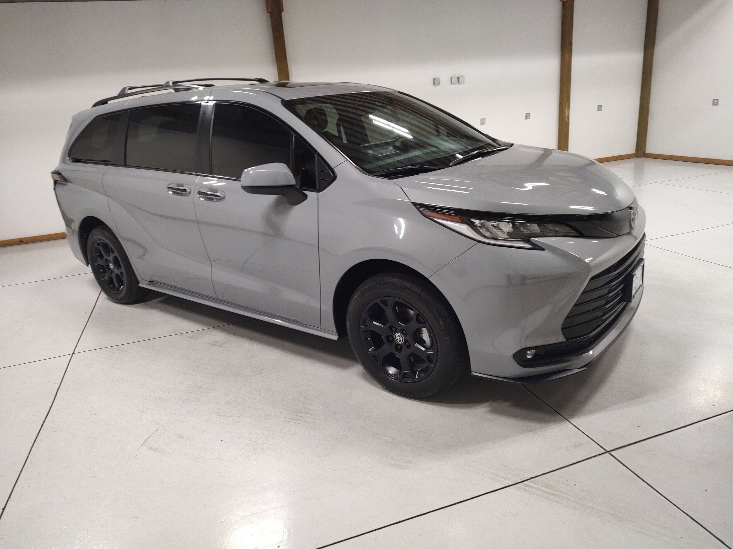 Used 2025 Toyota Sienna XLE Woodland Edition AWD/4WD image 2