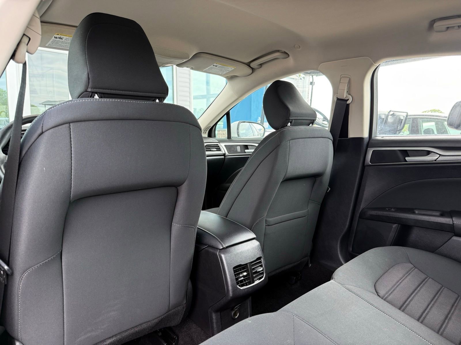 Used 2020 Ford Fusion SE image 19