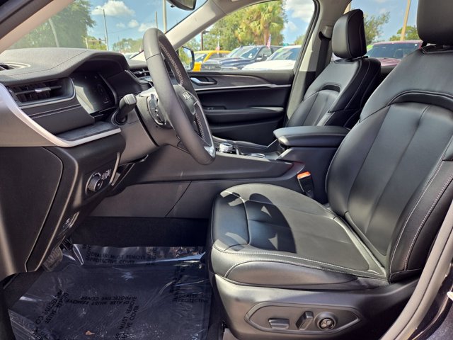 Used 2024 Jeep Grand Cherokee Limited RWD image 14