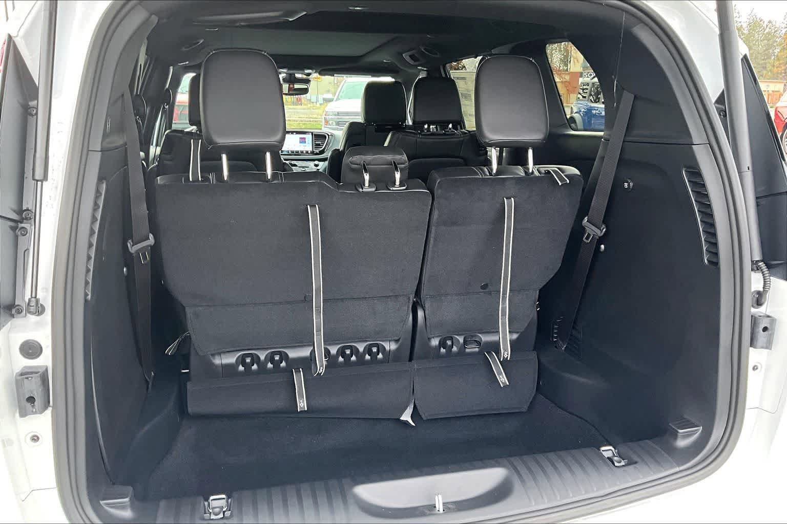 New 2026 Chrysler Pacifica Select AWD/4WD image 19