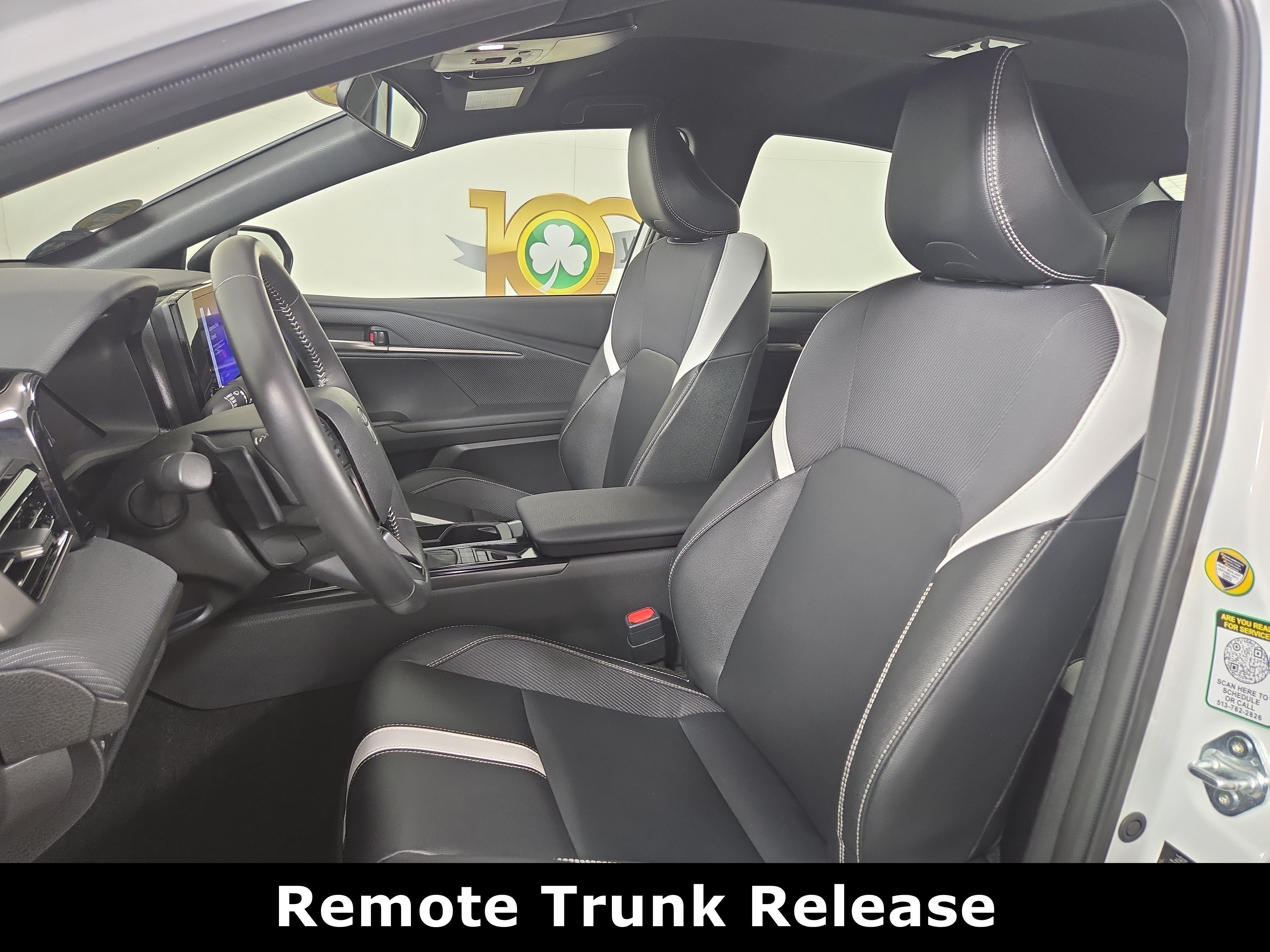 Used 2025 Toyota Camry SE FWD image 11