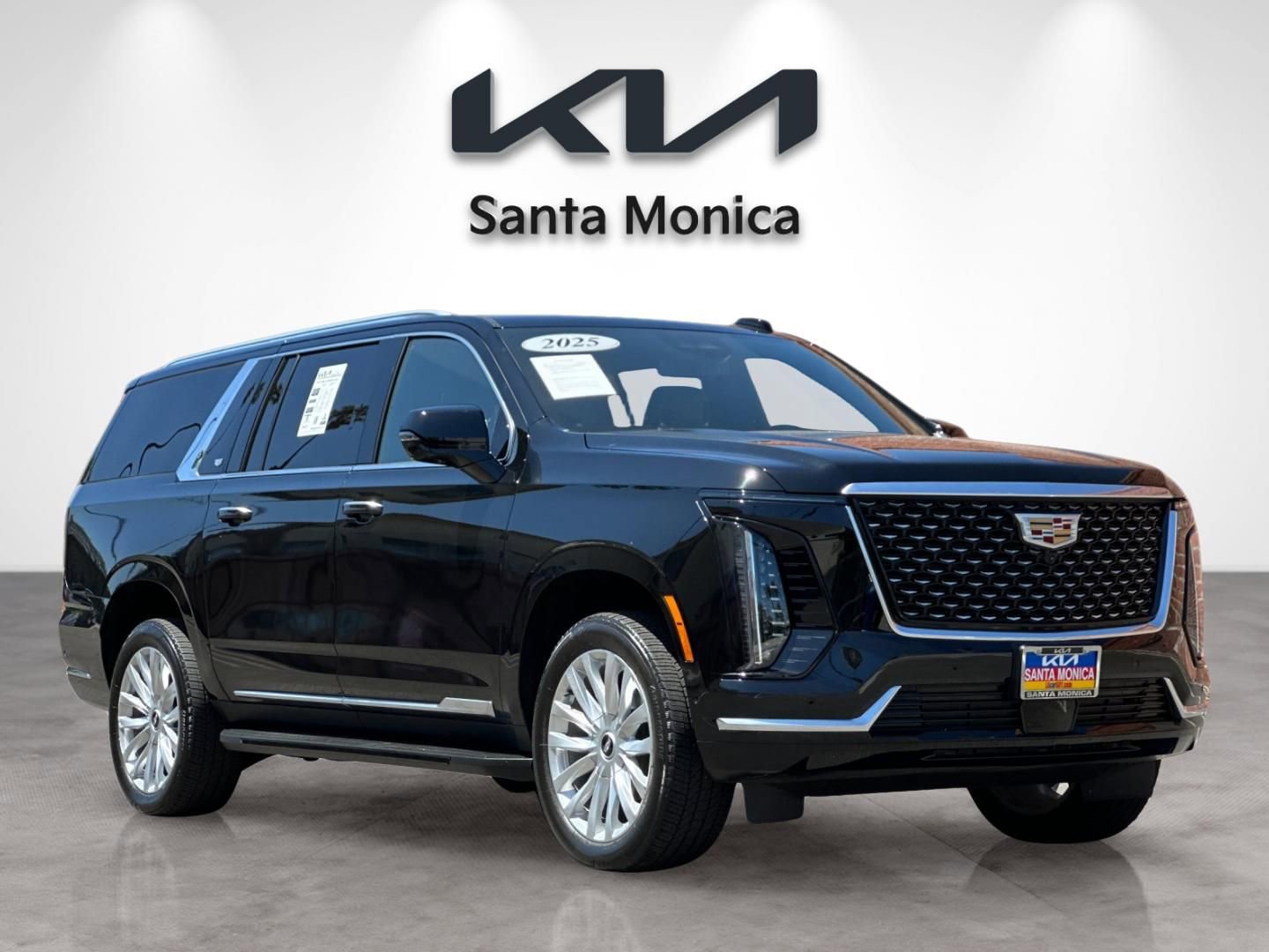 Used 2025 Cadillac Escalade ESV Luxury image 8