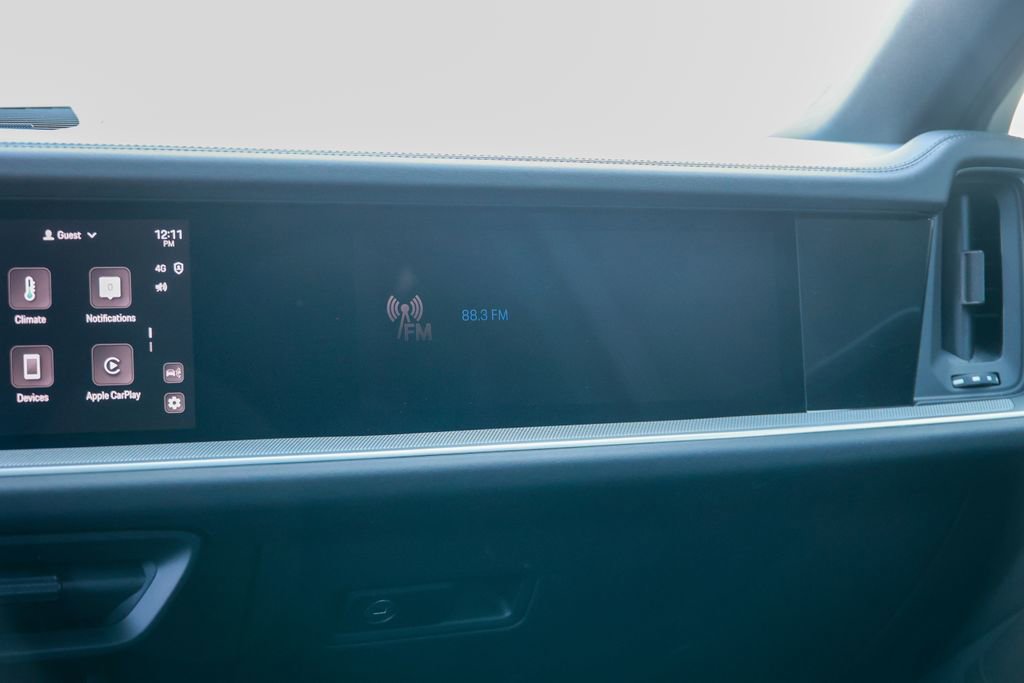 Certified 2025 Porsche Cayenne E-Hybrid Coupe image 38