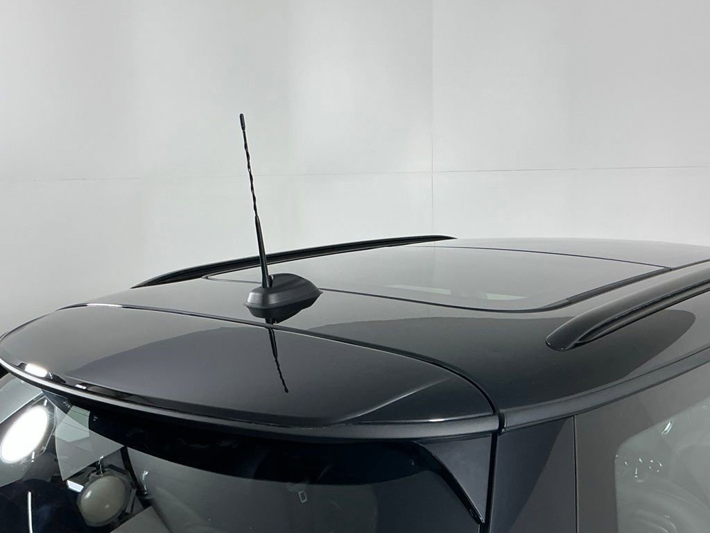 Used 2023 MINI Cooper 2-Door Hardtop image 10
