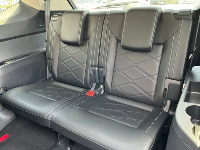 Used 2025 Volkswagen Atlas SE AWD/4WD image 19