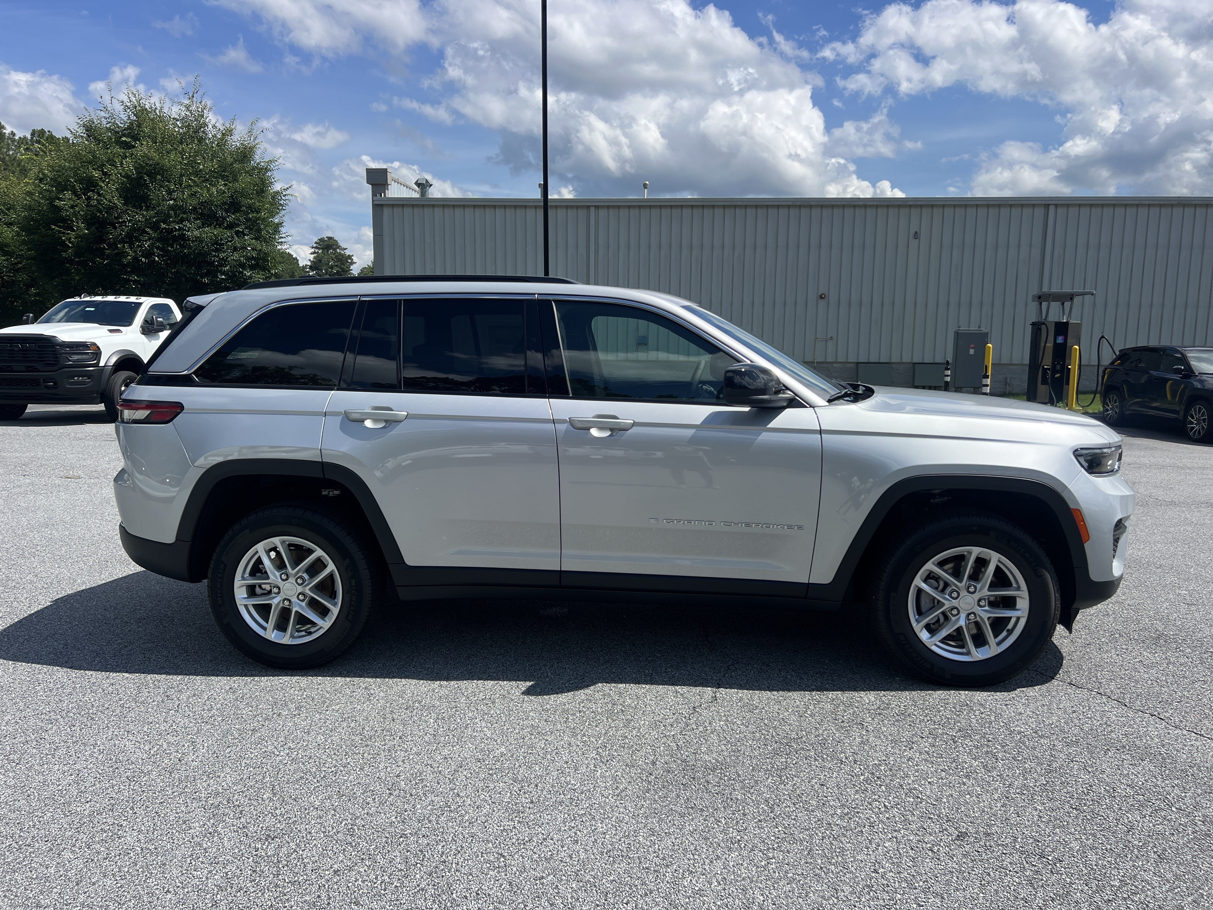 New 2026 Jeep Grand Cherokee Laredo X RWD image 9