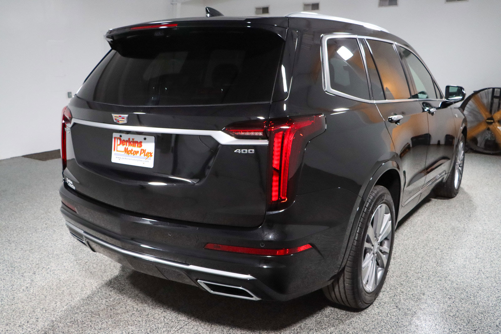 Used 2023 Cadillac XT6 Premium Luxury w/ Technology Package FWD image 7