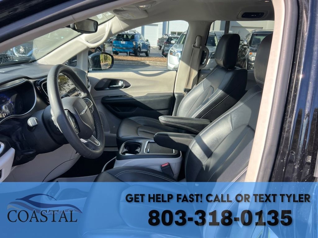 Used 2024 Chrysler Pacifica Touring-L FWD image 13