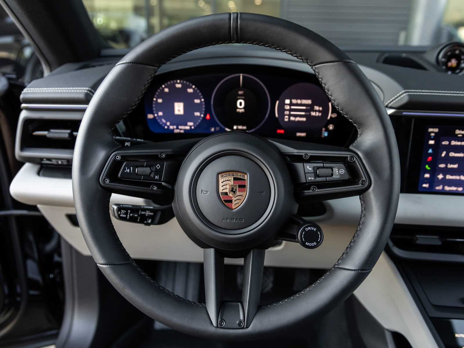 Used 2025 Porsche Macan 4 Electric AWD/4WD image 29