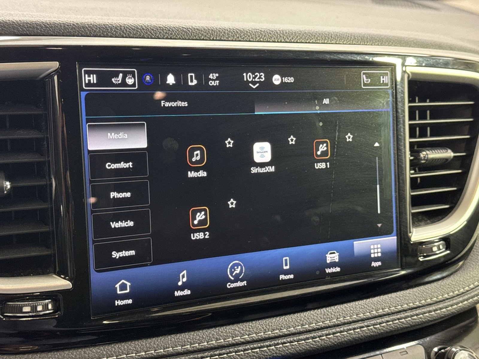 Used 2023 Chrysler Pacifica Touring-L image 24