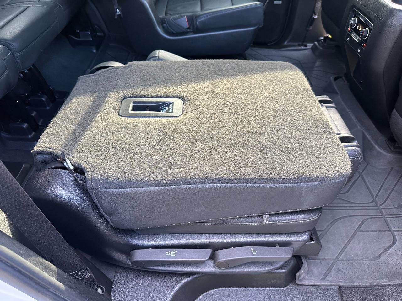 Used 2022 Chevrolet Tahoe LT w/ Luxury Package image 28