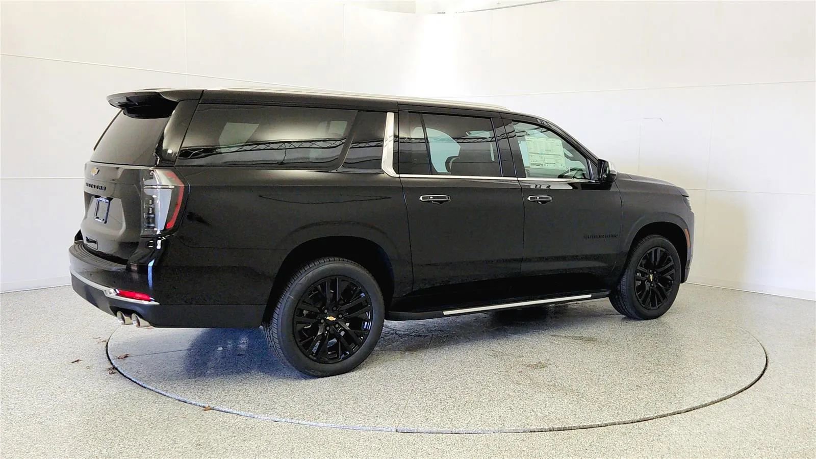 New 2026 Chevrolet Suburban Premier image 7