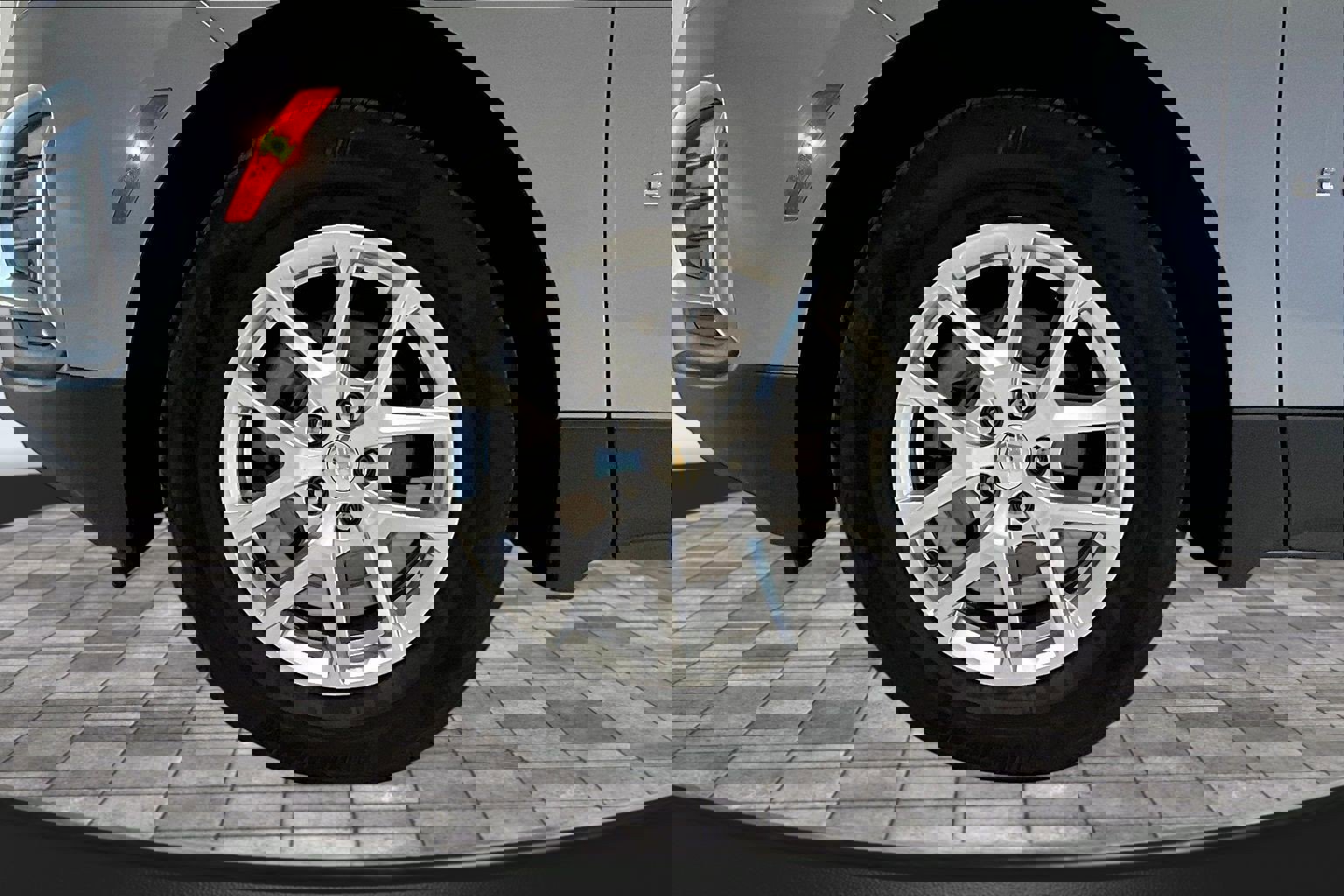 Used 2024 Chevrolet Equinox LT image 33