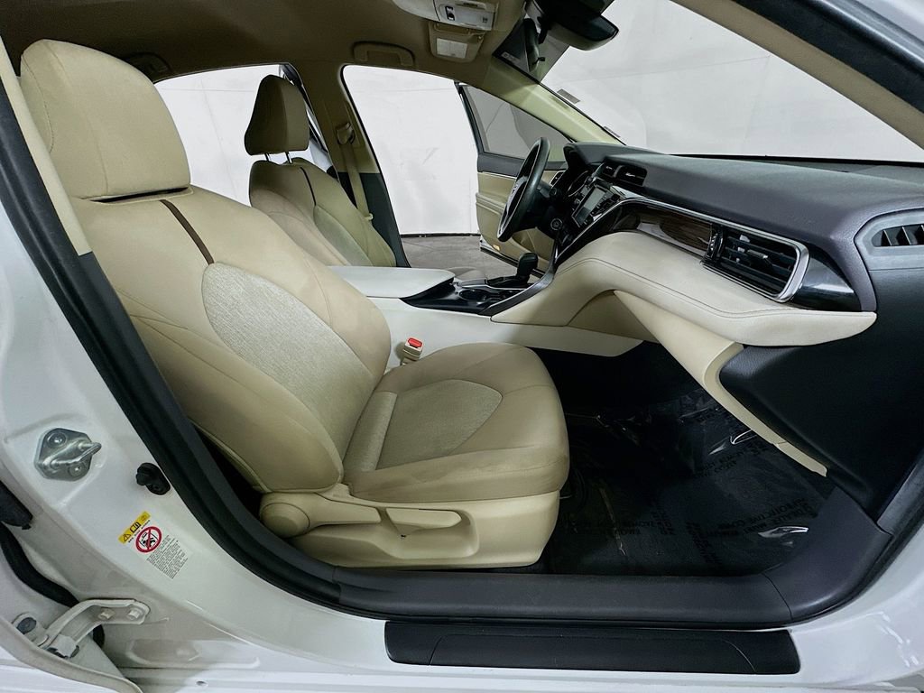Used 2018 Toyota Camry LE FWD image 12