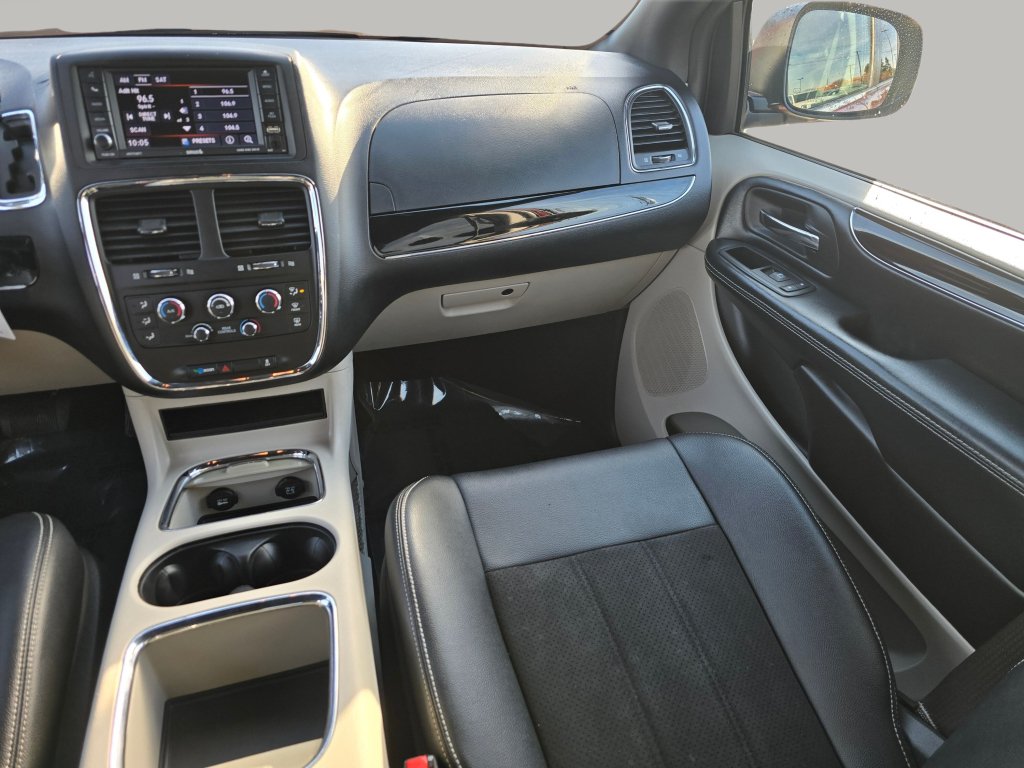 Used 2020 Dodge Grand Caravan SXT FWD image 4