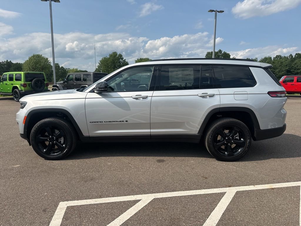 New 2025 Jeep Grand Cherokee L Altitude image 5