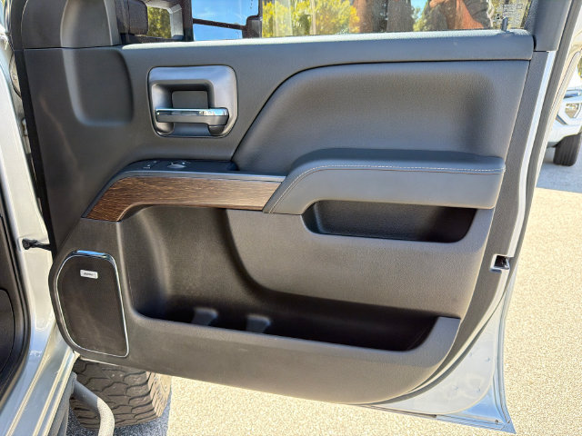Used 2019 GMC Sierra 2500 Denali w/ Duramax Plus Package AWD/4WD image 14