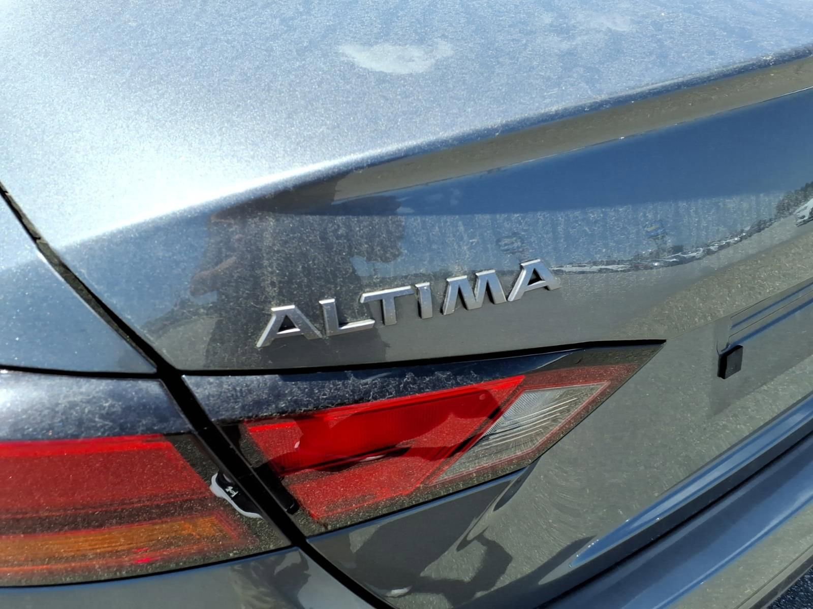 Used 2024 Nissan Altima 2.5 SV FWD image 9