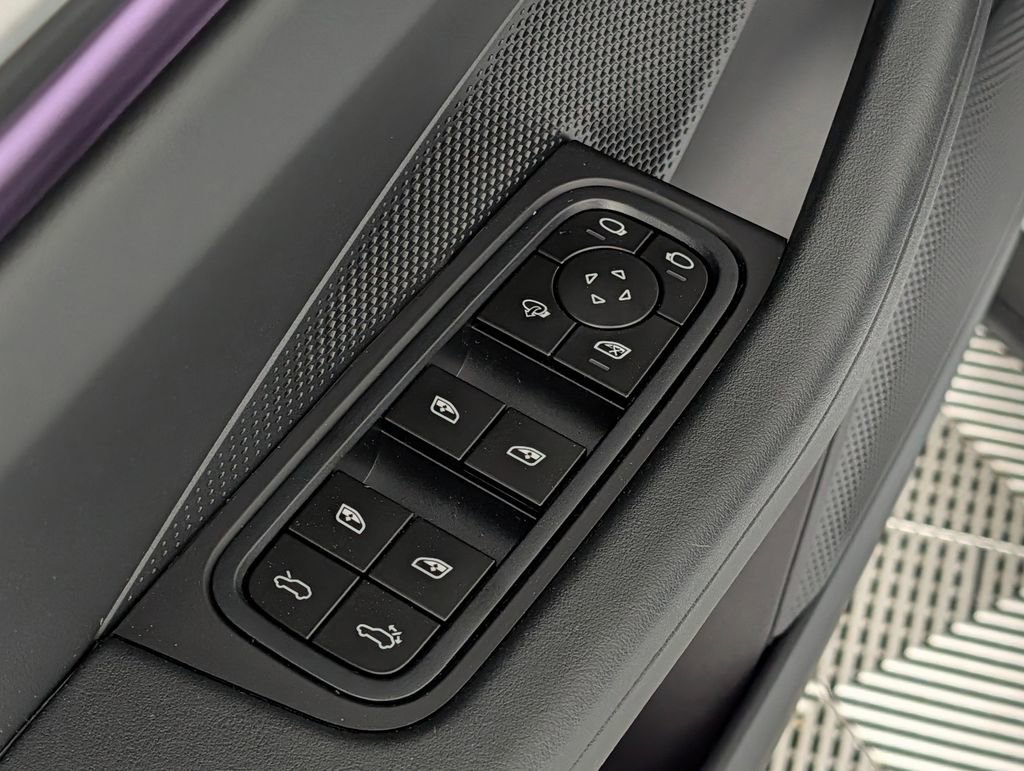 New 2026 Porsche Macan Electric image 27