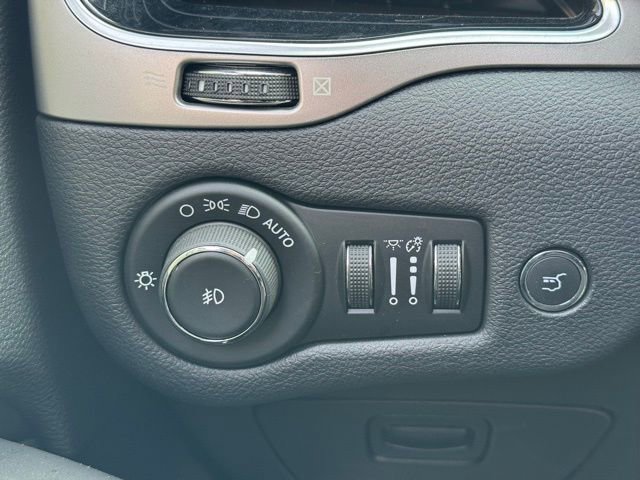 Used 2020 Jeep Cherokee High Altitude AWD/4WD image 30