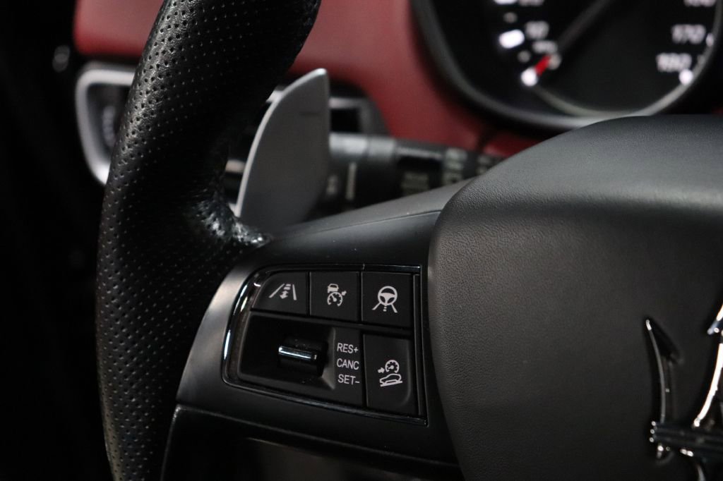 Used 2020 Maserati Levante GranSport image 28