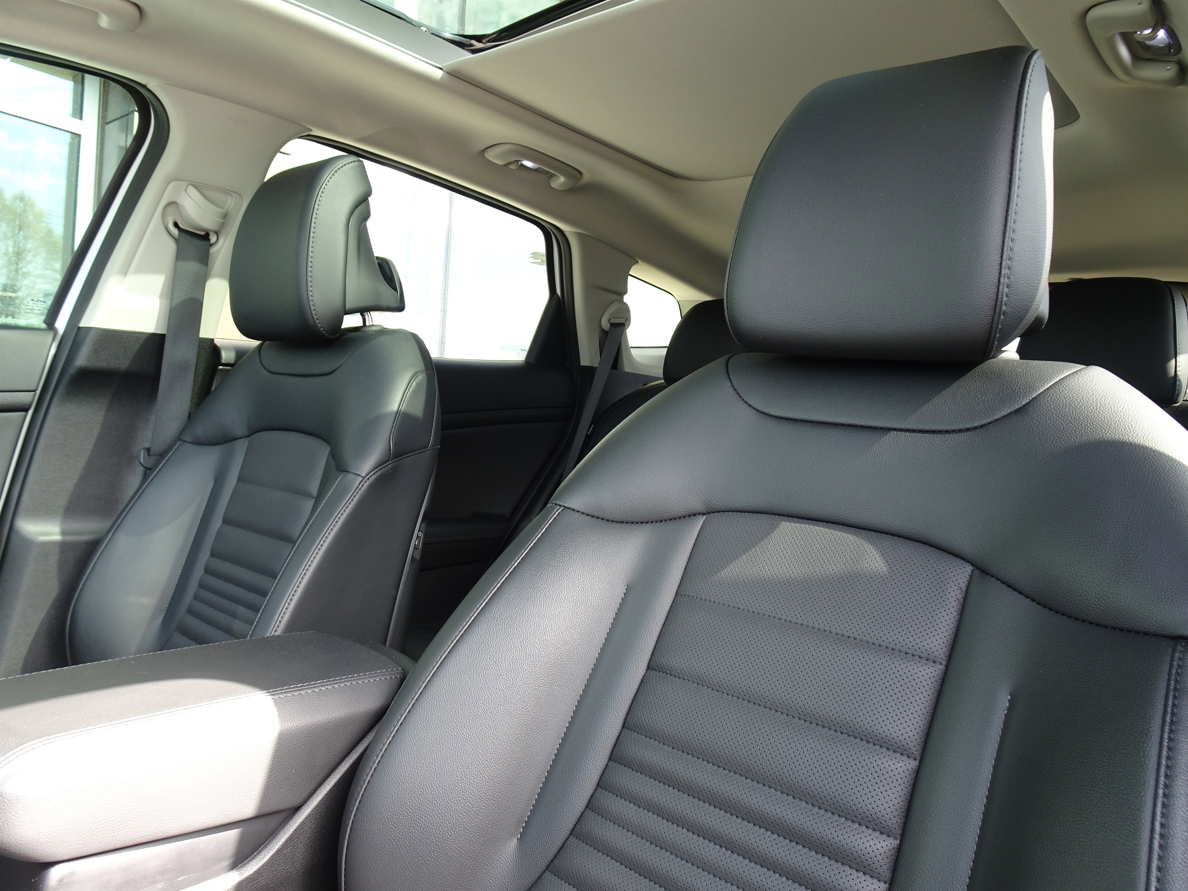 Used 2025 Kia Sportage SX image 11