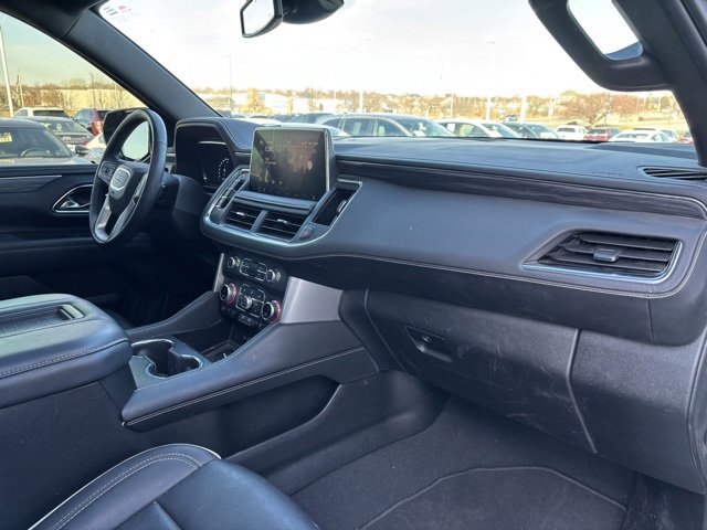 Used 2024 GMC Yukon XL SLT w/ SLT Premium Package image 24