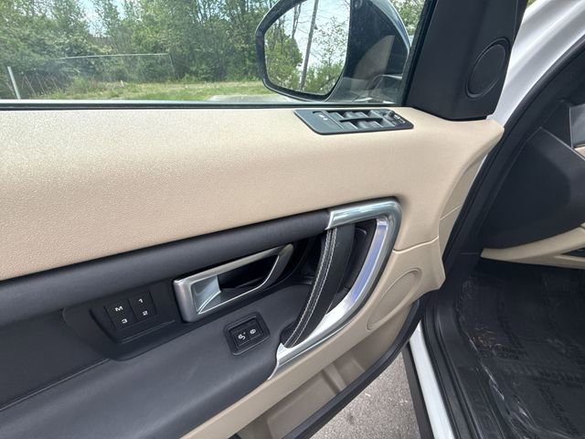 Used 2016 Land Rover Discovery Sport HSE image 13