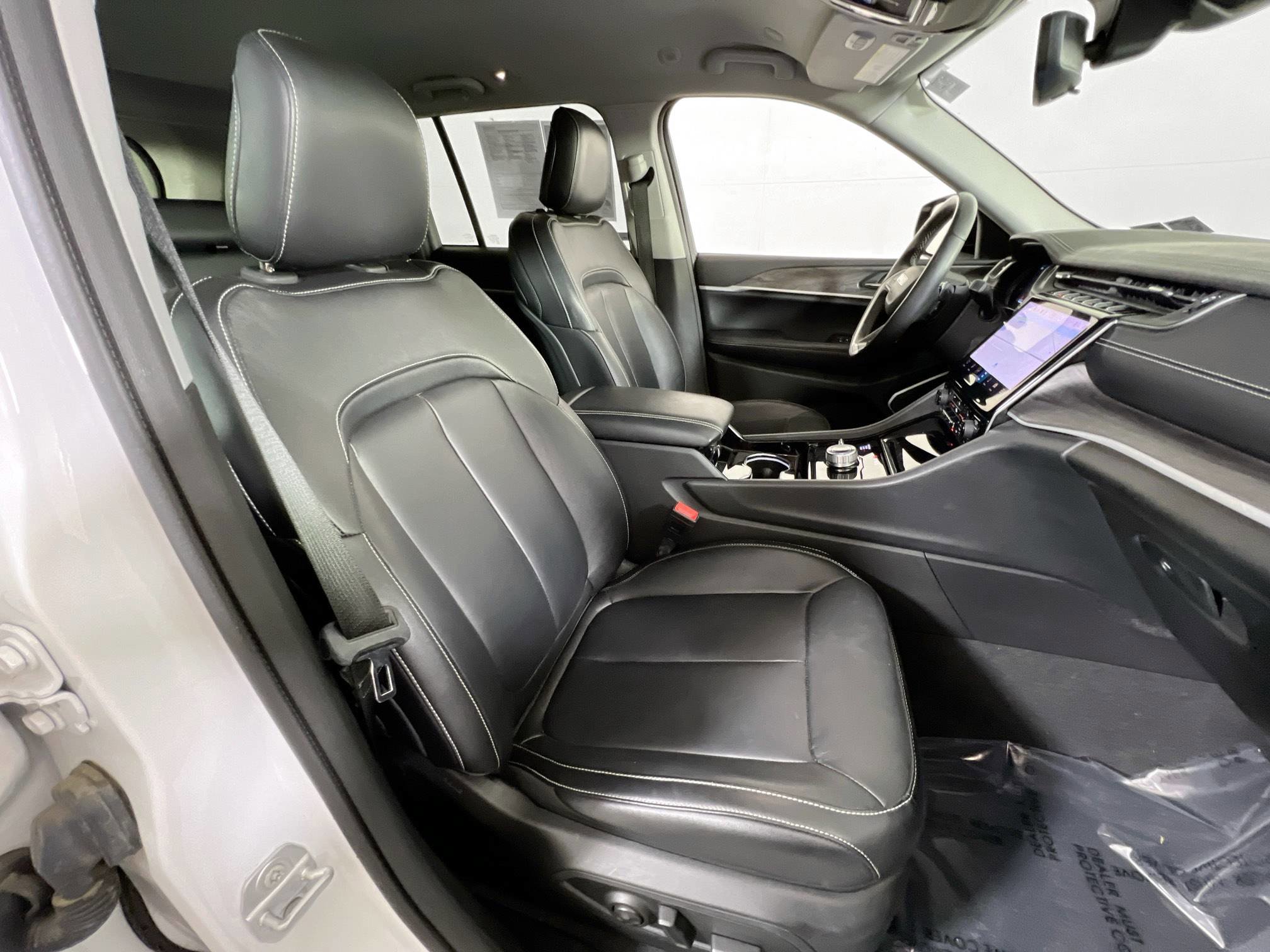 Used 2022 Jeep Grand Cherokee Limited image 28