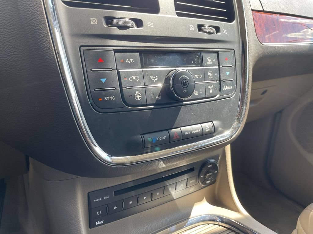Used 2012 Chrysler Town & Country Limited FWD image 25