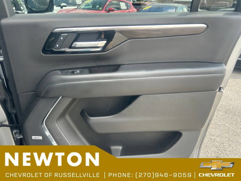 Used 2025 Chevrolet Suburban Z71 w/ Comfort Package AWD/4WD image 30