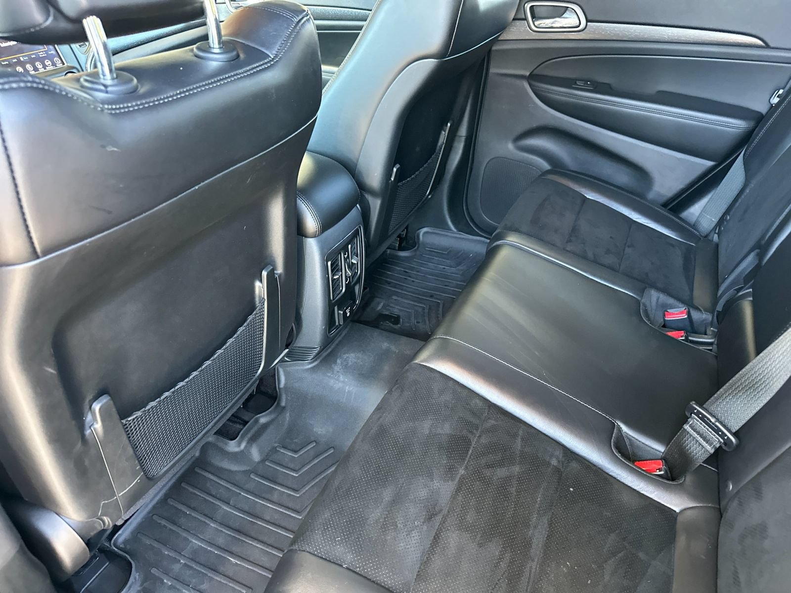 Used 2018 Jeep Grand Cherokee Altitude AWD/4WD image 12