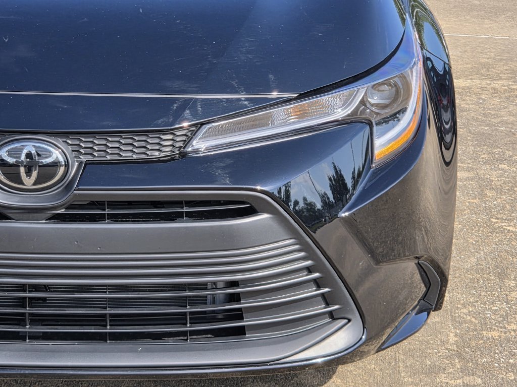 Used 2026 Toyota Corolla LE FWD image 4