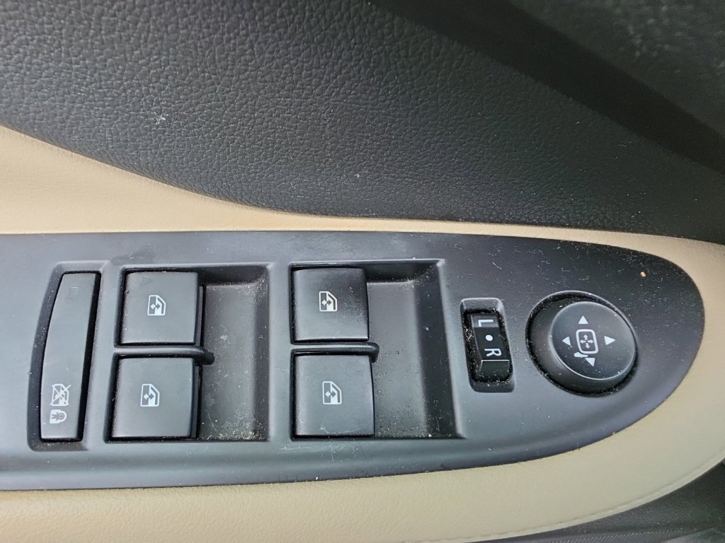 Used 2020 Buick Envision Essence w/ LPO, Cargo Package FWD image 15