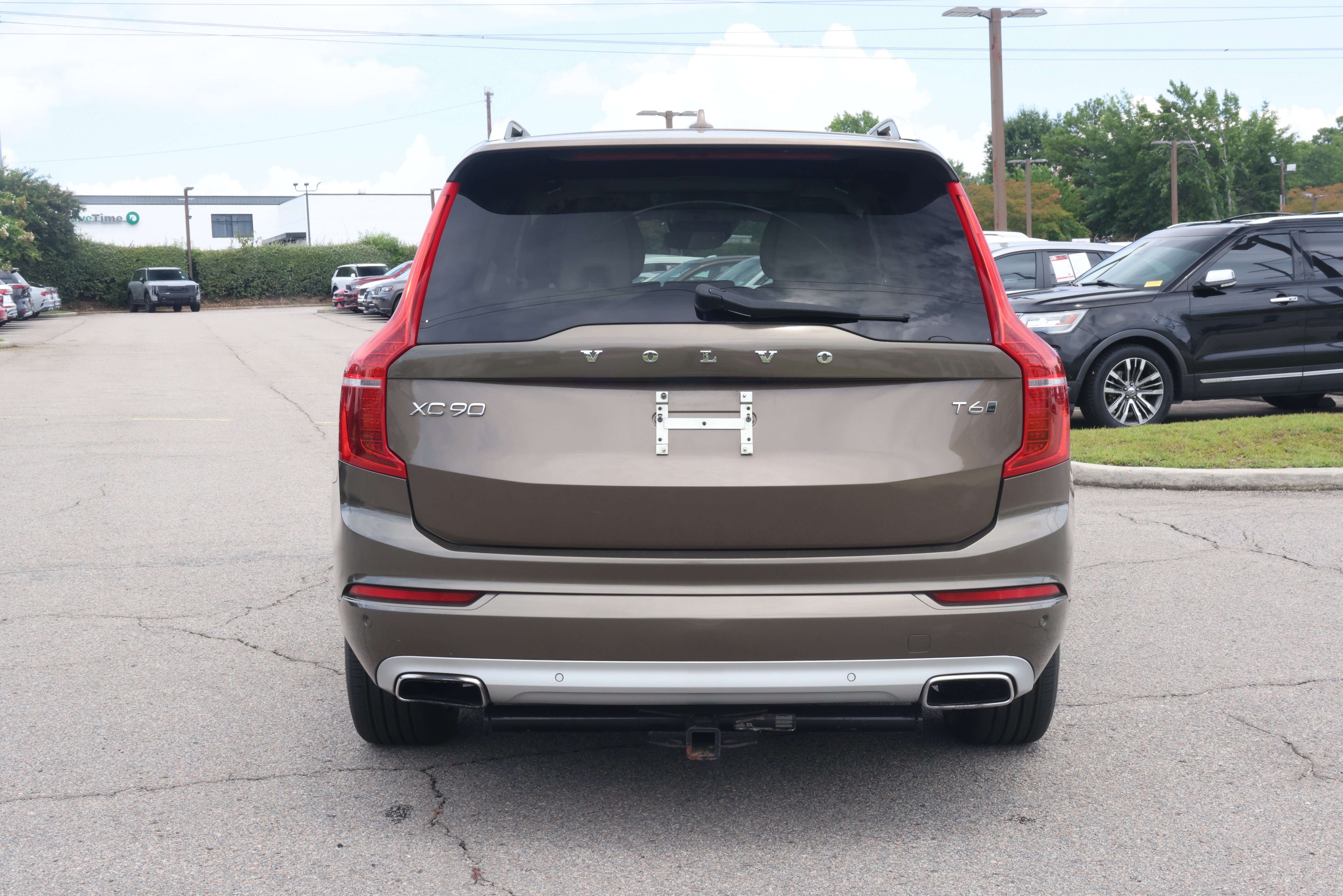 Used 2017 Volvo XC90 T6 Momentum w/ Vision Package AWD/4WD image 4