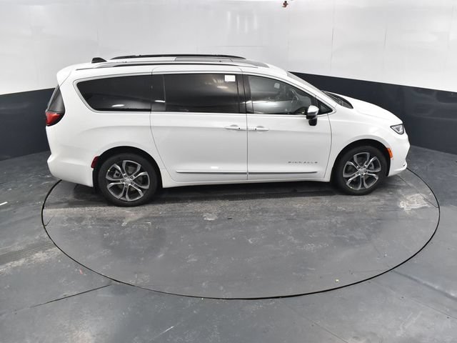 New 2026 Chrysler Pacifica Pinnacle w/ Trailer Tow Group AWD/4WD image 48