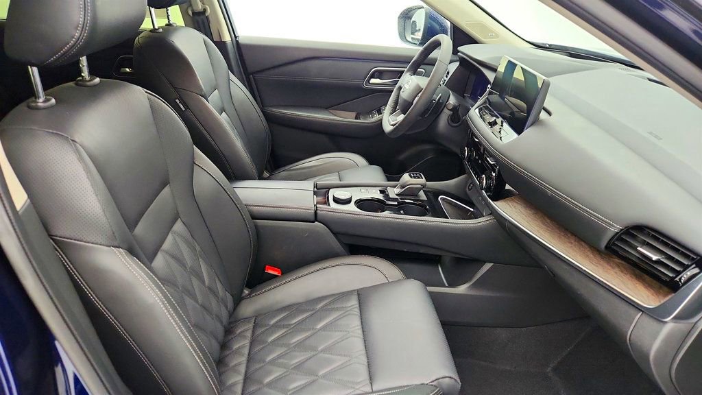 Used 2025 Nissan Rogue Platinum w/ Platinum Premium Package image 24