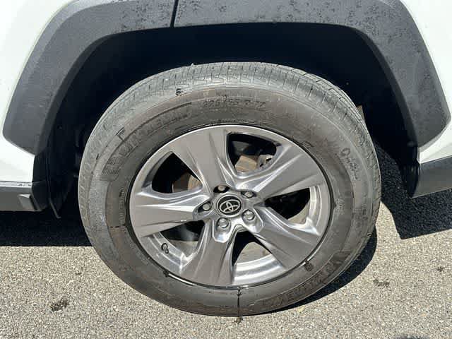 Used 2022 Toyota RAV4 XLE w/ Convenience Package AWD/4WD image 5