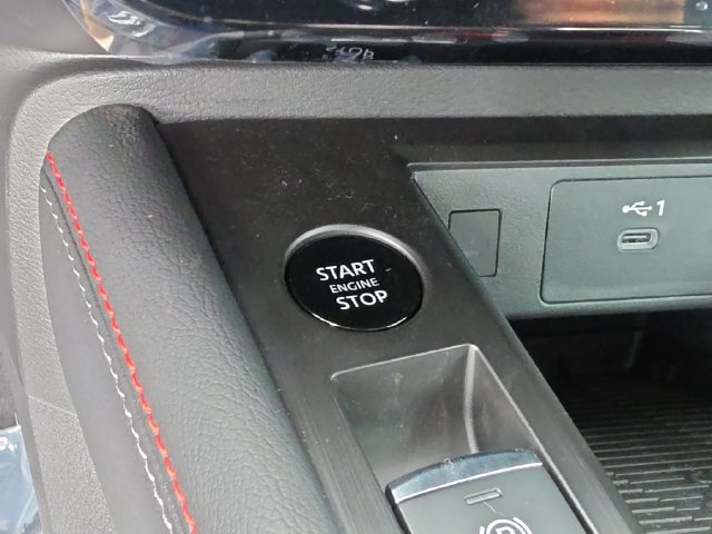 New 2026 Nissan Kicks SR w/ Cold Weather Package FWD image 26