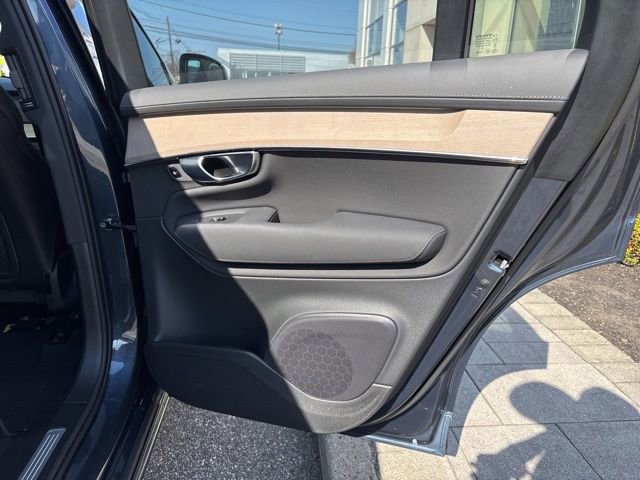 Used 2025 Volvo XC90 B6 Plus image 13