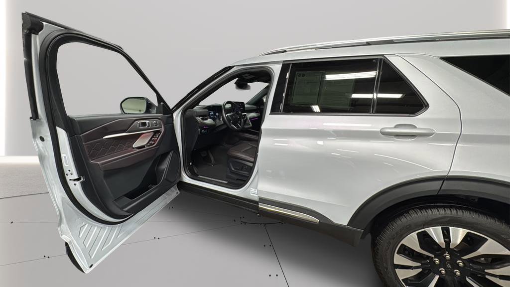 Used 2025 Ford Explorer Platinum w/ LUX Leather Package AWD/4WD image 13