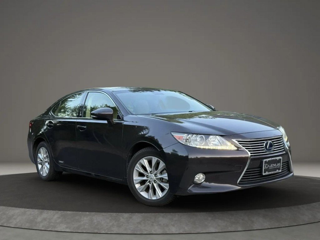 Used 2013 Lexus ES 300h w/ Luxury Pkg FWD image 3