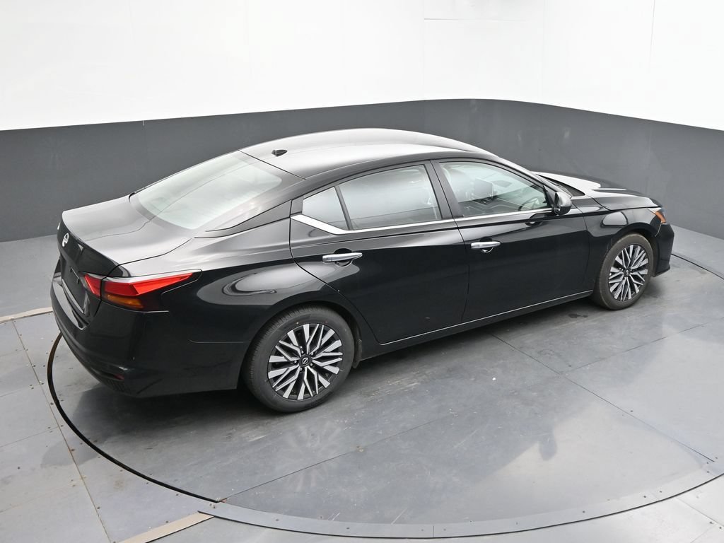 Used 2025 Nissan Altima 2.5 SV FWD image 34