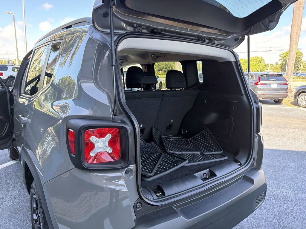 Used 2023 Jeep Renegade Latitude AWD/4WD image 27