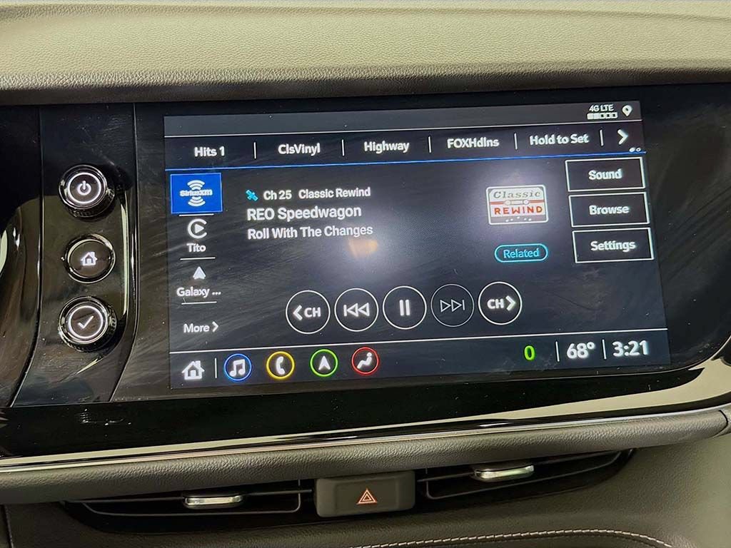 Used 2023 Buick Envision Avenir AWD/4WD image 41