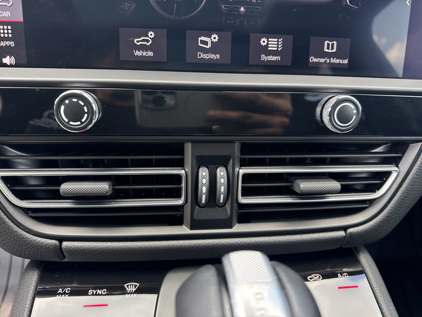Used 2026 Porsche Macan AWD/4WD image 19