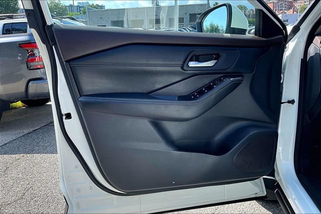 Used 2023 Nissan Rogue SV w/ SV Premium Package AWD/4WD image 18