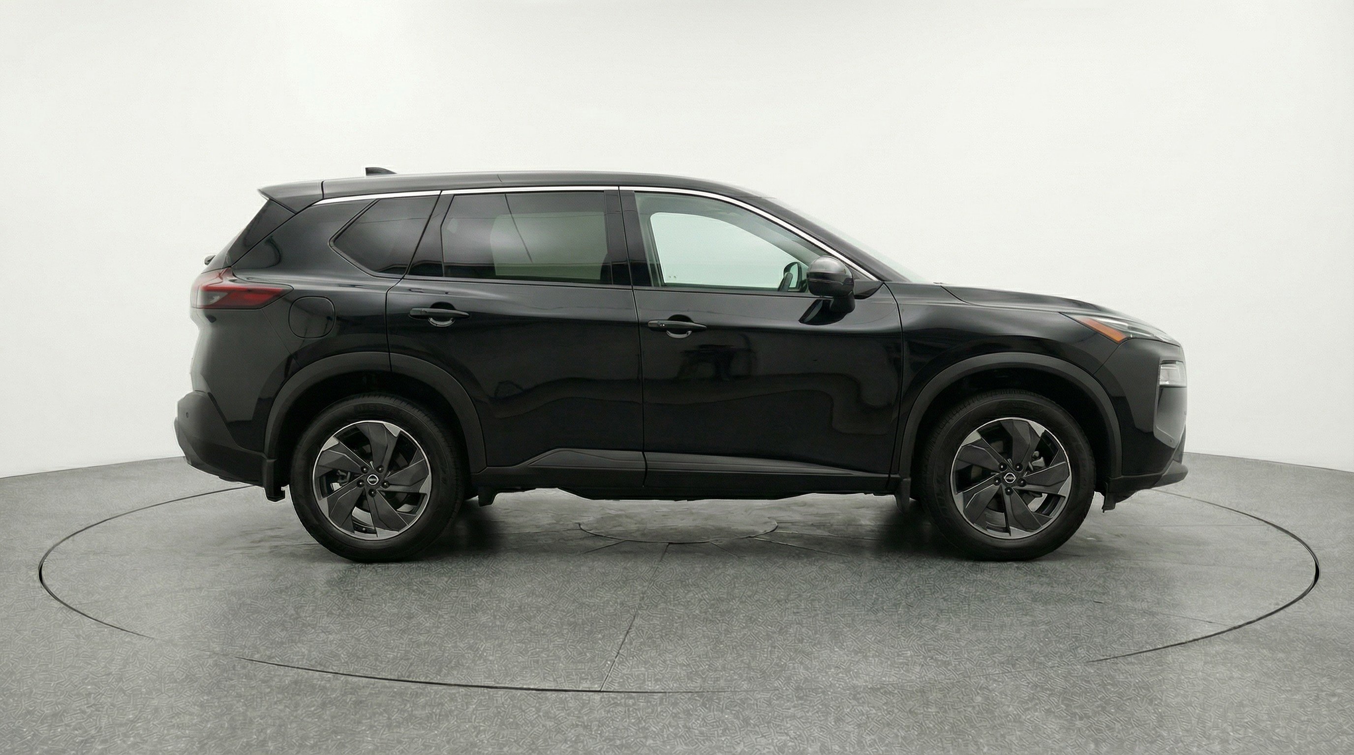 Used 2025 Nissan Rogue SV AWD/4WD image 11