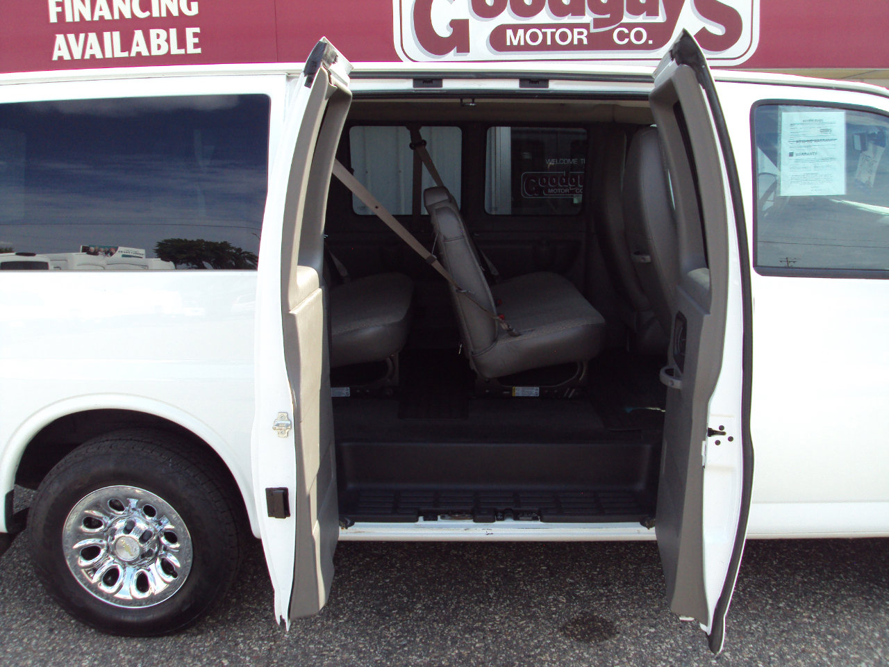Used 2014 Chevrolet Express 1500 LT w/ LT Preferred Equipment Group AWD/4WD image 10